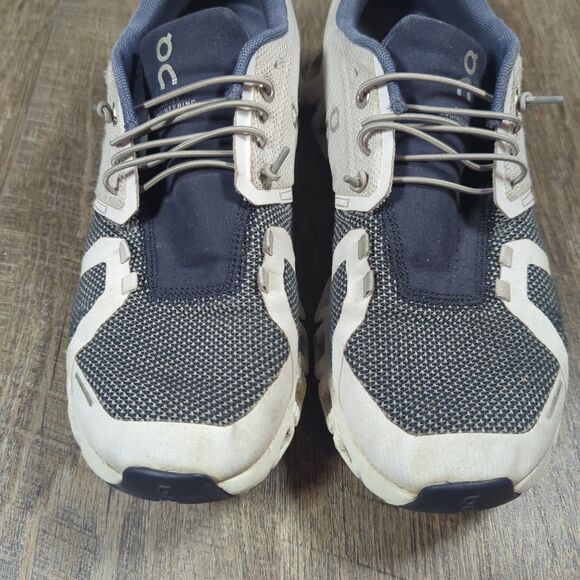 On Running Athletic Shoes in Black and Gray - Picture 3 of 12